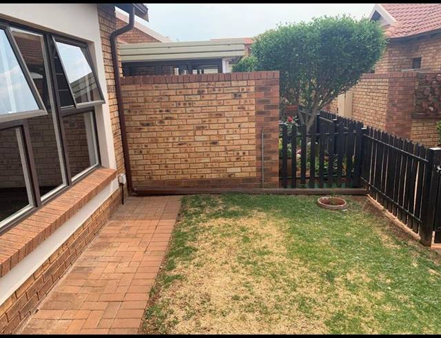 3 BEDROOM PROPERTY TO RENT IN BRENTWOOD PARK